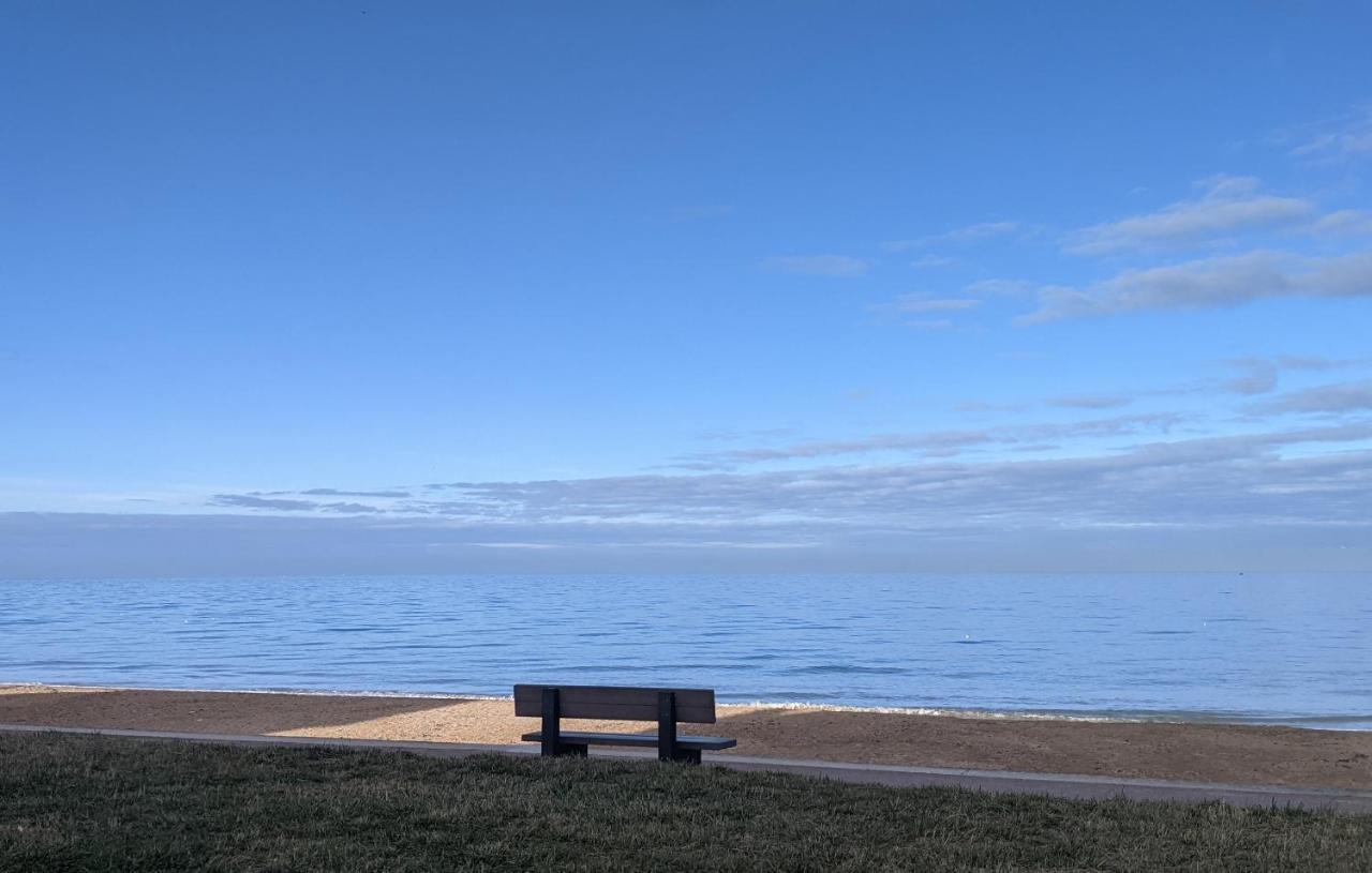 Seashore Hideaway Studio Hermanville-sur-Mer Bagian luar foto